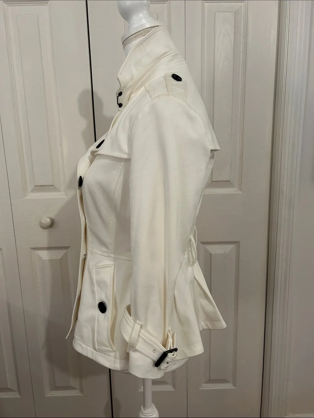 Burberry Britt Cream Double-Breasted Trench Coat with Black Buttons Sz 6 - Picture 3 of 10